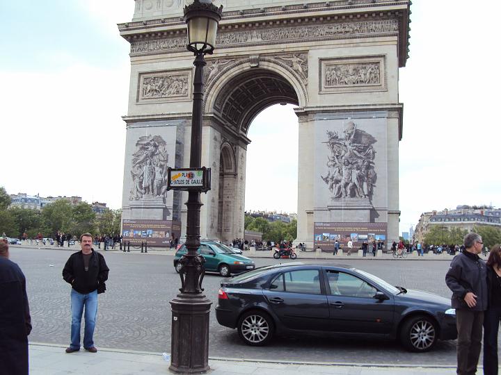 Arc de Triumph and Misha 2.jpg